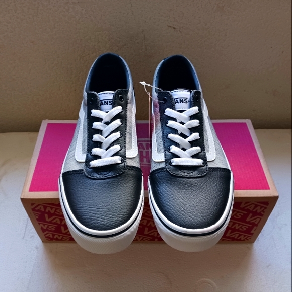 Vans - Picture 2 of 4